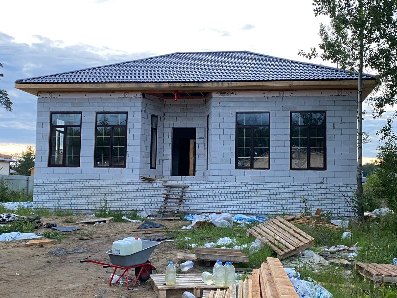 Монтаж шатровой крыши и кровли в Луховицах и Московской области